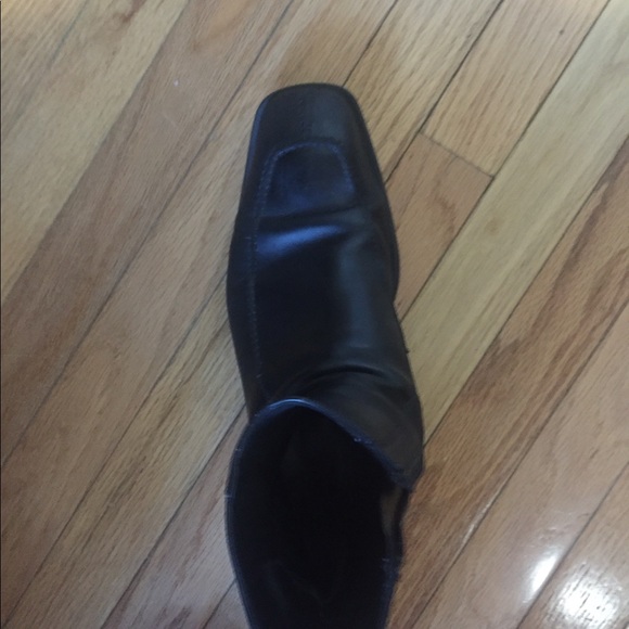 Gently Used Gucci Zip Up Boot - Picture 2 of 5